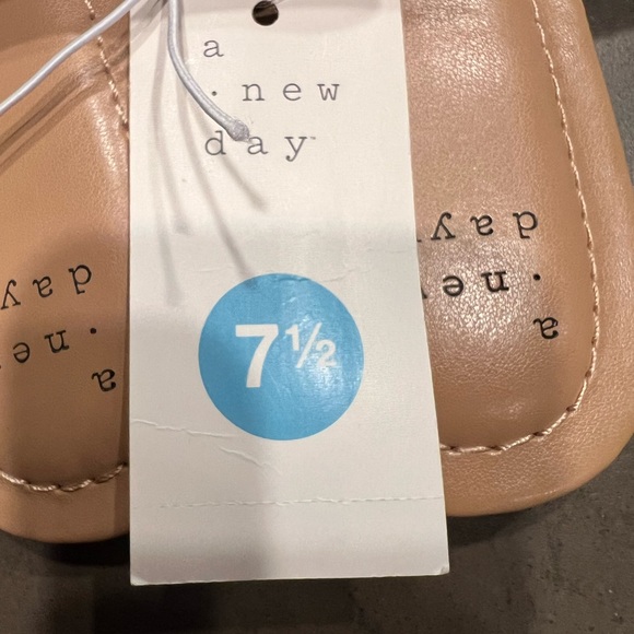 NWT Neutral Slide Sandal with Chucky Rhinestones Sz: 7.5 - Picture 6 of 7